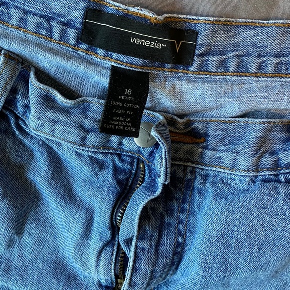 Women’s size 16 denim shorts - Picture 2 of 3